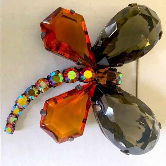 Beatiful crystal glass butterfly brooch pin back - Picture 9 of 11